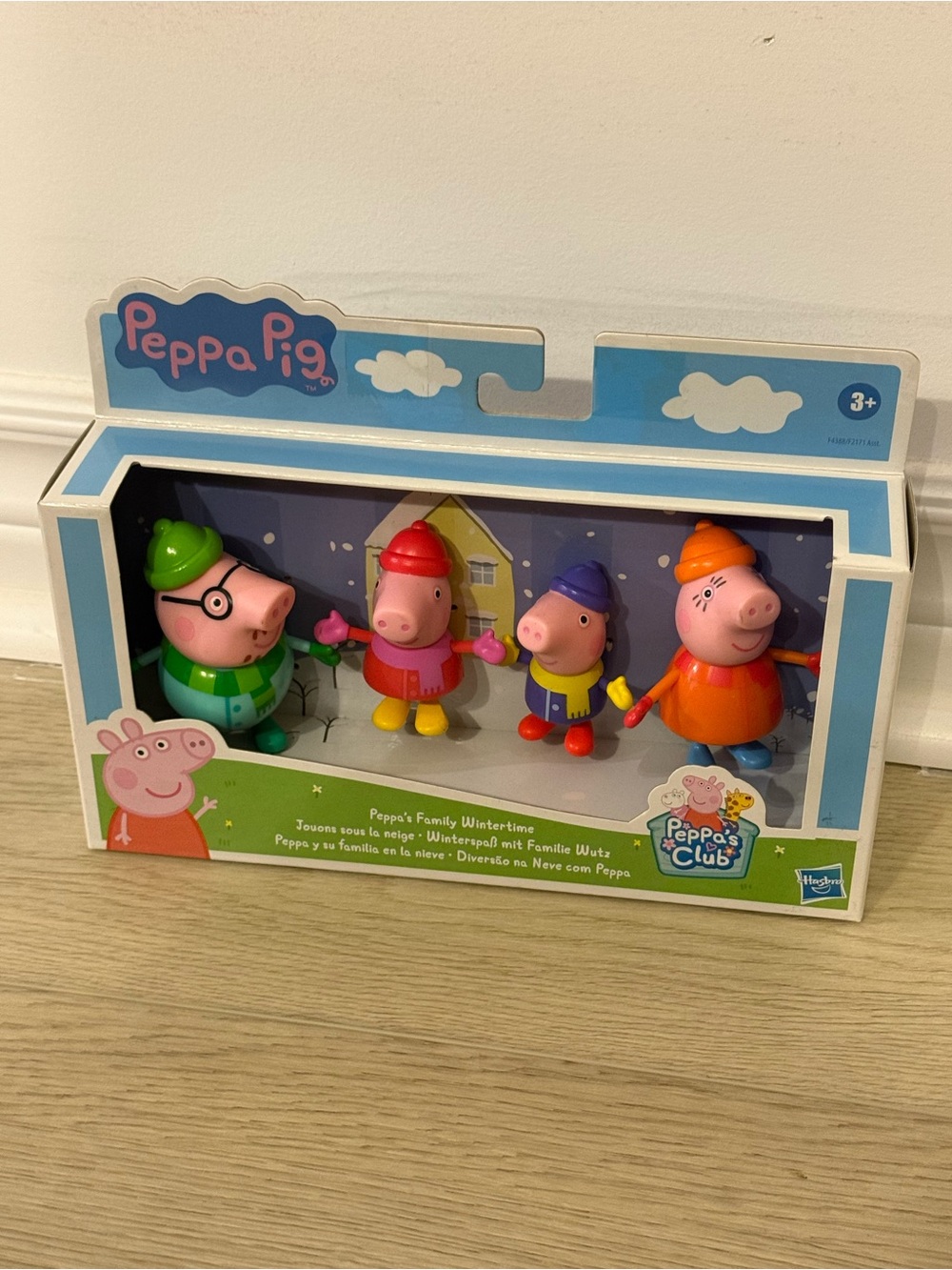 New in Package Peppa Pig Peppa’s Family Wintertime Hasbro Peppa's Club 4 Figures